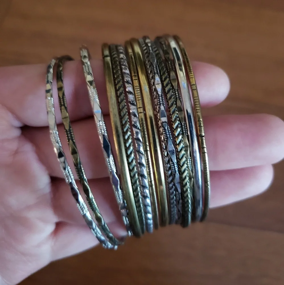 Bangle bracelets (0726)